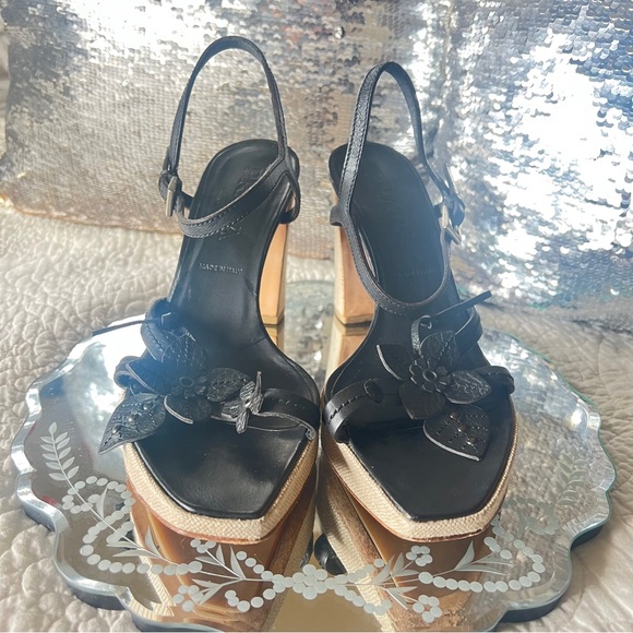 Prada heels - Picture 2 of 9